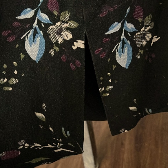 White House Black Market Skirt - Picture 5 of 6